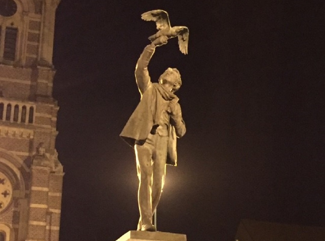 Albrecht Rodenbach standbeeld